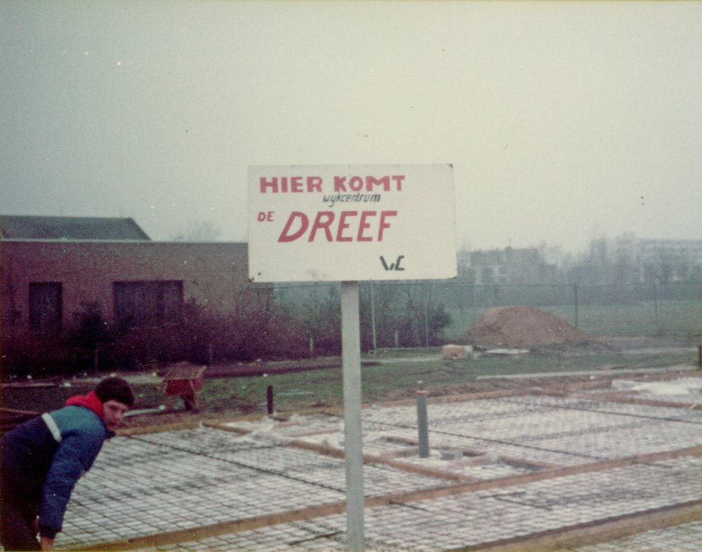 1 Bouw noodbouw Dreef mrt 1983.jpg